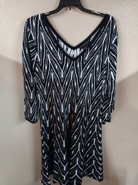 Black & White Chevron V-Neck Knit Dress By Cato Size 18/20